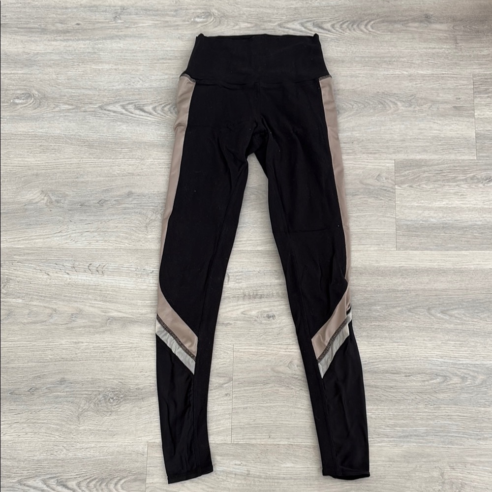 Alo Black and Tan Leggings